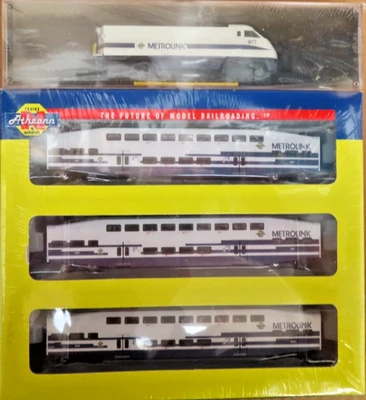 Athearn N Scale RARE 3 METROLINK Bombardier Cars 10160 and F59PHI engine #2 LN - Image 1 of 2