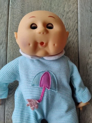 Muñeca bebé Uneeda vintage bolsa de frijoles cuerpo repollo parche muñeca vestida Foto 1 de 4