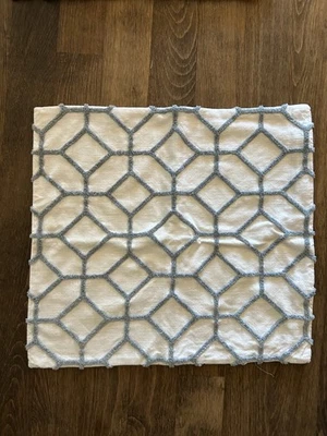 Ballard Designs Inman текстурированная решетка наволочка 20 дюймов квадратный синий и белый  - Изображение 1 из 3