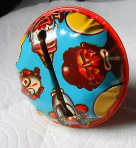 Vintage US Metal Toy Mfg Co Scary Clown Tin Litho Noisemaker - Bild 1 von 5