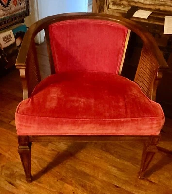 De Colección Kimball MCM Madera Caña Barril Rojo Gamuza Terciopelo Acento Brazo Silla Retro Salón Foto 1 de 4