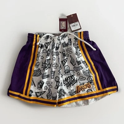 Pantalones cortos Mitchell & Ness Los Angeles Lakers NBA Doodle para mujer Foto 1 de 4