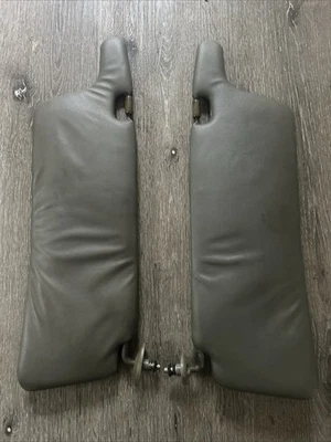 Conjunto de viseira solar 88-91 Crx usado fabricante de equipamento original Honda cinza conjunto hatchback - Imagem 1 de 4