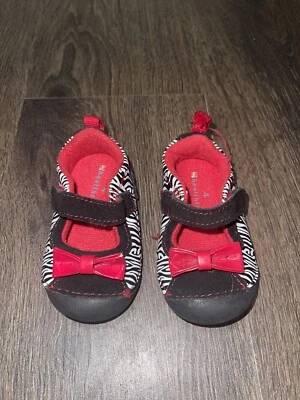 Zapatos de bebé niña HealthTex talla 4 zonas de almohada con tracción flexible Foto 1 de 2