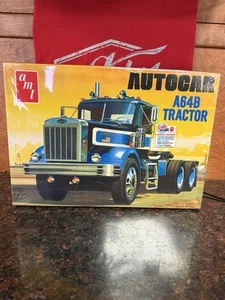 AMT1099/06 AUTOCAR A64B TRACTOR MODEL KIT-NIB-1/25 SCALE (LOOK) - Picture 1 of 6