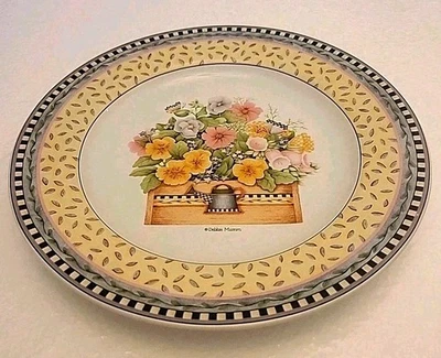 Ramo de primavera Sakura de Debbie Mumm plato de ensalada 8 en pensamientos florales y zinnias Foto 1 de 4