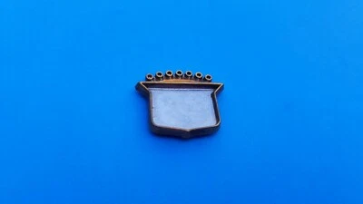 94 95 96 97 98 99 00 01 02 03 CADILLAC DEVILLE EMBLEMA LATERAL INSIGNIA ESCUDO DORADO A23 Foto 1 de 3