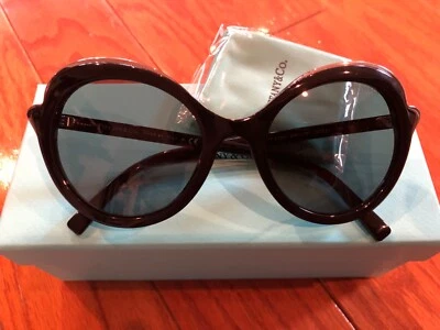 全新带盒 Tiffany & Co. Paper Flowers 猫眼框太阳眼镜 黑色 醋酸纤维 灰色镜片 — 第 1/4 张图片