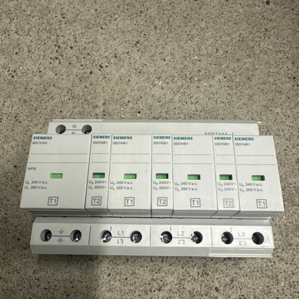 Lightning protection / surge arrester SIEMENS 5SD7444-1 NEW  - Image 1 of 3