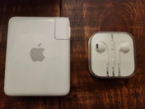 Apple Airport Express Base Station Model (A1084) & OEM Apple Wired Earbuds - Picture 1 of 7
