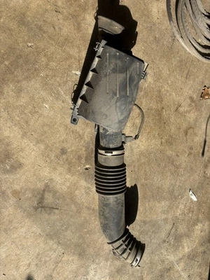 2004 Ford Crown Victoria P71 воздухозаборник коробка трубка с MAF OEM б/у  - Изображение 1 из 3