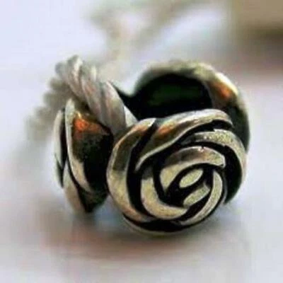 DIJE DE JARDÍN DE FLORES ROSETA PERSONA PLATA ESTERLINA .925 H11535P1  Foto 1 de 2