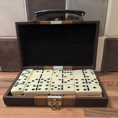 VINTAGE 28 PIECE DOUBLE SIX DOMINO SPINNER SET IN FAUX LEATHER  TRAVEL CASE  - Image 1 of 4