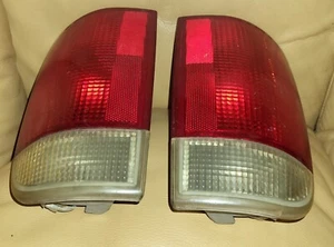Chevy Blazer Tail Light DRIVER + PASSENGER OEM 1995 to 2005 S10 0712P - Picture 1 of 6