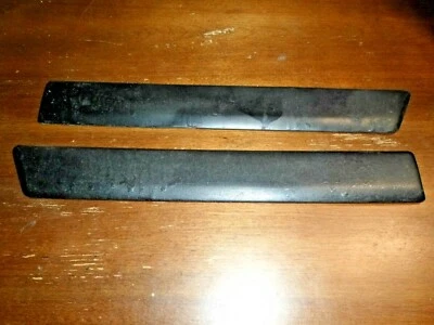 1985 Toyota MR2 - Quarter Belt Moulding Trim Pair ( FAIR CONDITION ) Foto 1 de 4
