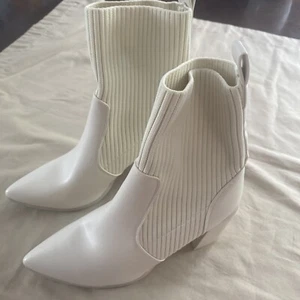 LADY GODIVA Size 10 Women’s Knit Boot w/ Heel - Picture 1 of 5
