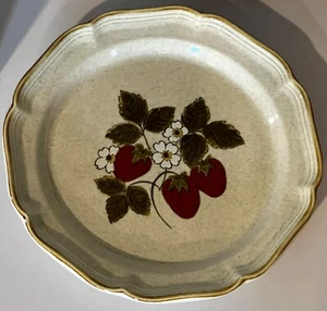 Mikasa Strawberry Festival Dinner Plate 10-3/4" Excellent Used Condition EB 801 - Picture 1 of 3