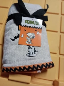 Peanuts Snoopy BOO Set di 2 asciugamani da bagno ricamati Halloween Bat Cream - Foto 1 di 3