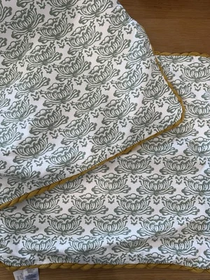 2 西榆树 RHODE 莲花枕头套 20 英寸 x 20 英寸公平绿色/第戎 — 第 1/4 张图片