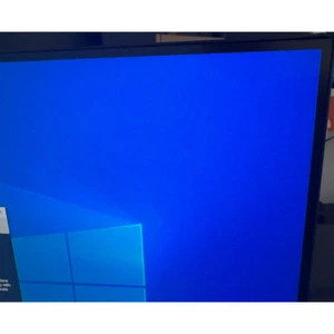 Monitor HP E27m G4 de 68,6 cm (27" ) QHD 2560 x 1440 pixeles **Tiene un golpe** - Imagen 1 de 8