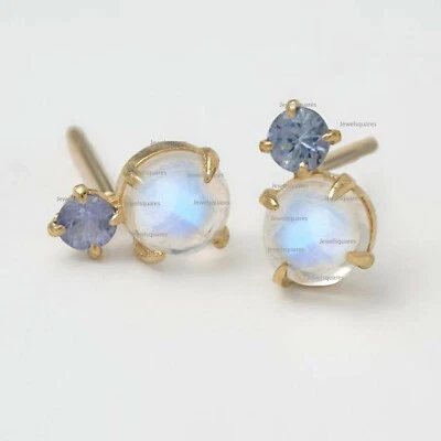 Piedra preciosa de luna azul y zafiro azul claro en tachuelas de oro amarillo sólido de 14 k Foto 1 de 3