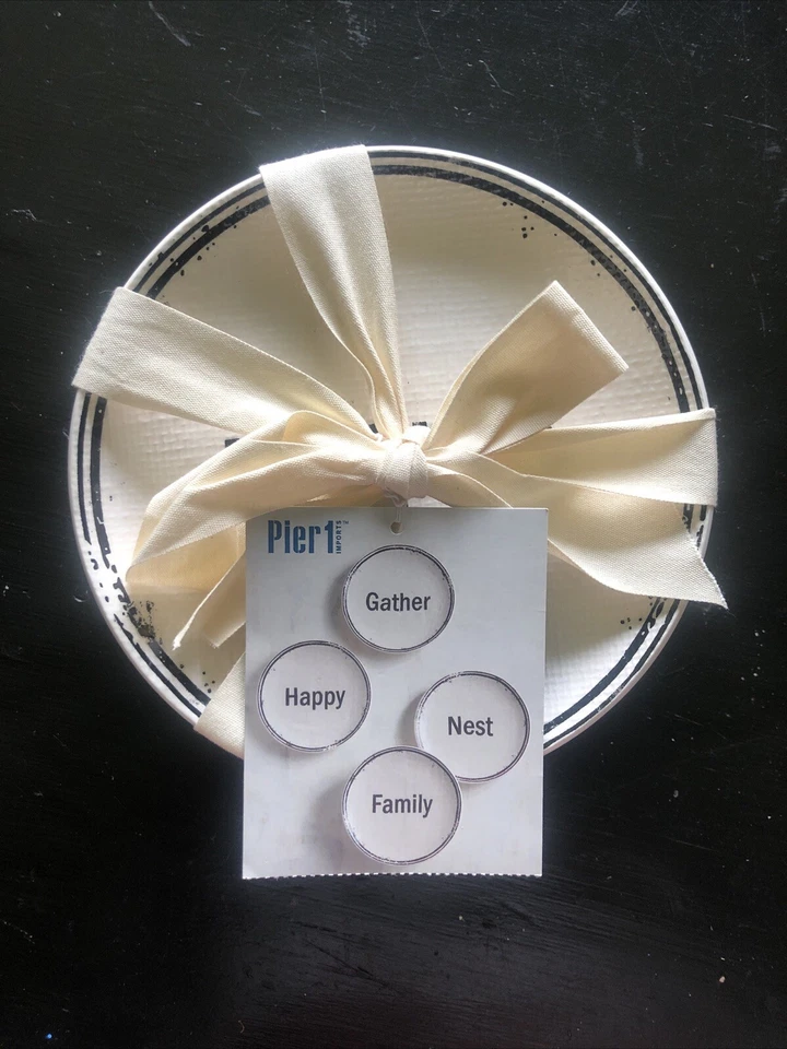 Импортные закусочные тарелки Pier 1 4 штуки Gather Family Happy Nest 6 дюймов круглые НОВЫЕ - Изображение 1 из 4