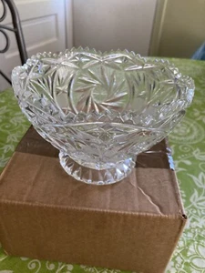 Vaso porta caramelle in cristallo con piombo pesante. 4”x6” - Foto 1 di 5