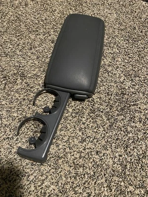 93-00 Volvo 850 C70 S70 V70 OEM reposabrazos de cuero negro con soporte para taza Foto 1 de 4