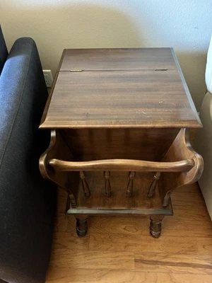 VTG Dearborn Co. maple lift-top end table. - Image 1 of 4