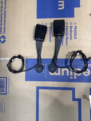 11-17 VOLKSWAGEN FRONT LEFT RIGHT SIDE JETTA SEAT BELT BUCKLE OEM - Image 1 of 4