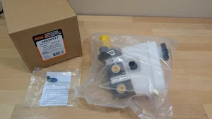 NEW Dorman M630517 Brake Master Cylinder - Picture 1 of 3