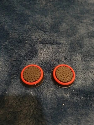 Controller Thumb Grips Xbox/PlayStation Black With Red Stripe. 003/044 - Image 1 of 2