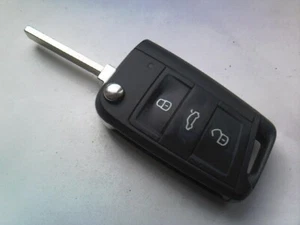 GENUINE VW VOLKSWAGEN TRANSPONDER ETC 3 BUTTON REMOTE ALARM FLIP UNCUT KEY FOB - Picture 1 of 11