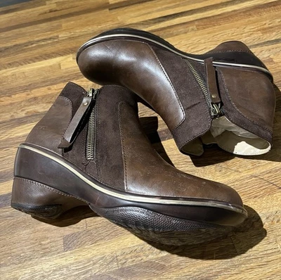 JBU JAMBU, LADY 9 M, PILOT ENCORE, ANKLE BOOTS, CLOGS, BROWN VEGAN LEATHER, ZIPS - Image 1 of 4