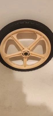 Llanta de rueda Skyway vintage hecha en EE. UU. Rubbermaid Foto 1 de 4