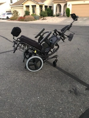 Silla de ruedas Quickie Iris inclinable en el espacio transporte manual rehabilitación ahora solo $400 Foto 1 de 4
