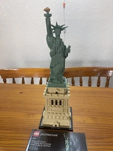 Lego Architecture Statue of Liberty 21042 Pre-owned - Picture 1 of 2