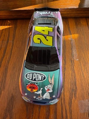 Jeff Gordon #24 2001 Dupont/Looney Tunes Bank Monte Carlo 1 de 3300 101659 como nuevo Foto 1 de 4