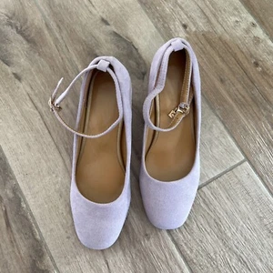 Pumps flieder Gr.: 37 NEU Blockabsatz High Heels Zierstein Riemchen - Bild 1 von 13