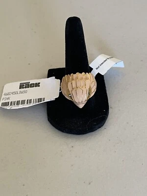 ANILLO DE CÓCTEL CABEZA DE ÁGUILA FIRMA KURT GEIGER LONDRES TONO DORADO/ESMALTE ROSA 8 Foto 1 de 4