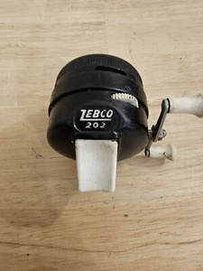 Vintage  Zebco 202 Spincast Fishing Reel - Picture 1 of 9
