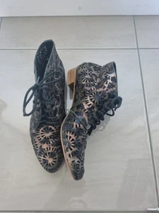 DJANGO AND JULIETTE size 39 ebru leather almond toe lace up flat ankle boot - Picture 1 of 6
