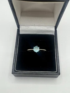 Hallmarked 9ct Yellow Gold With A Topaz Stone. Size N.5 (1.4g) - Picture 1 of 3