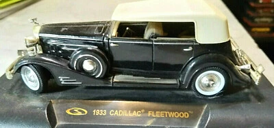 CADILLAC FLEETWOOD - DEL 1933 - SCALA 1:32 - SIGNATURE MODELS - CON PIEDISTALLO - Immagine 1 di 4