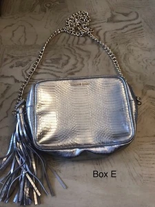 VICTORIA'S SECRET SILVER FAUX SNAKESKIN PRINT PURSE W/ CHAIN SHOULDER STRAP (C) - Picture 1 of 7