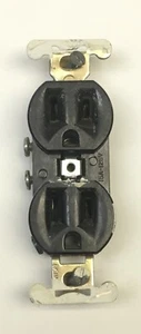 Leviton 15A 125V Duplex Outlet - Picture 1 of 1