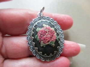 VINTAGE SILVER TONE RETRO NEEDLEWORK PETIT POINT ROSE FLOWER FOB CHARM PENDANT - Picture 1 of 2