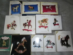 12 PUNZEN ORNAMENTE, EIN Pony zu Weihnachten ++ Neu im Karton + 3 seltene REPAINTS - Bild 1 von 5