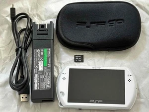 Sony PSP Go Konsole Pearl White Set 8GB Memory Case Bedienung geprüft - Bild 1 von 8