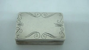 VINTAGE STERLING SILVER RECTANGULAR HAND CHASED PILL BOX TRINKET 1 1/2" X 1 1/8" - Picture 1 of 6